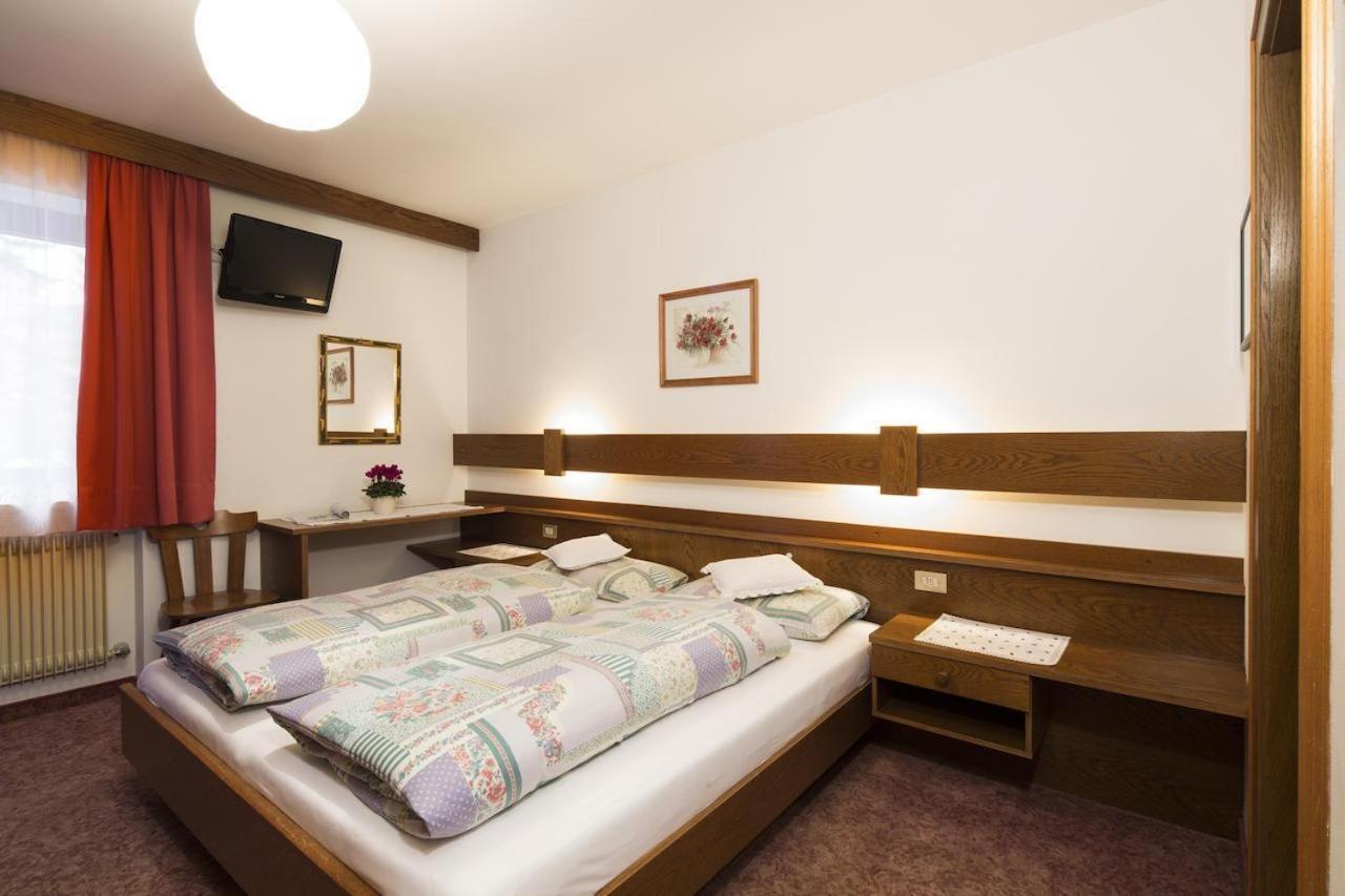 Ciasa Iris Hotel Colfosco Quarto foto