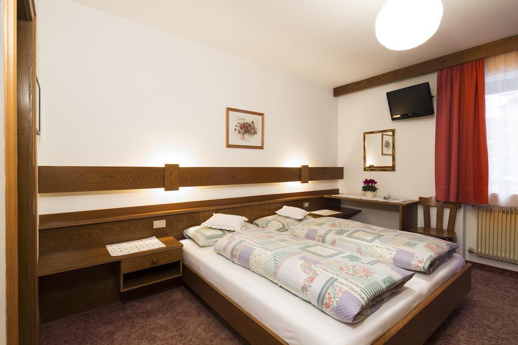Ciasa Iris Hotel Colfosco Quarto foto