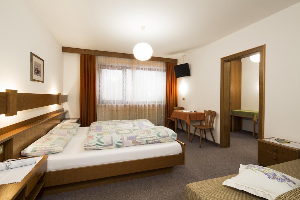 Ciasa Iris Hotel Colfosco Quarto foto